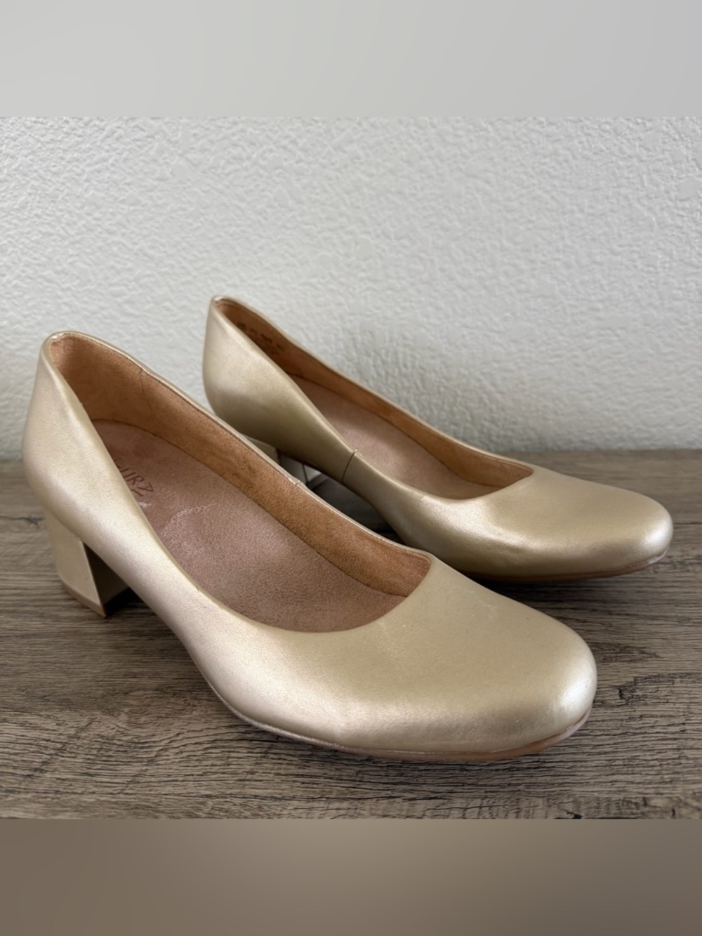 Naturalizer Donelle Closed Toe Classic Dress Pumps Gold Champagne Women's 9.5M